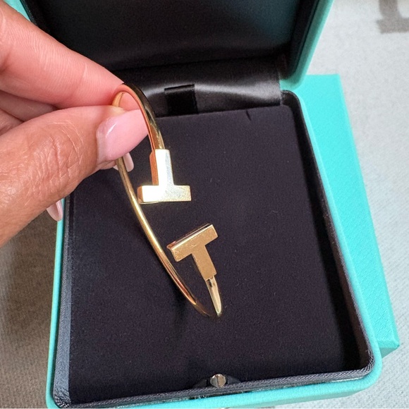 Authentic Tiffany & Co T Wire 18K Yellow Gold Cuff Bracelet Like New condition - Picture 8 of 11